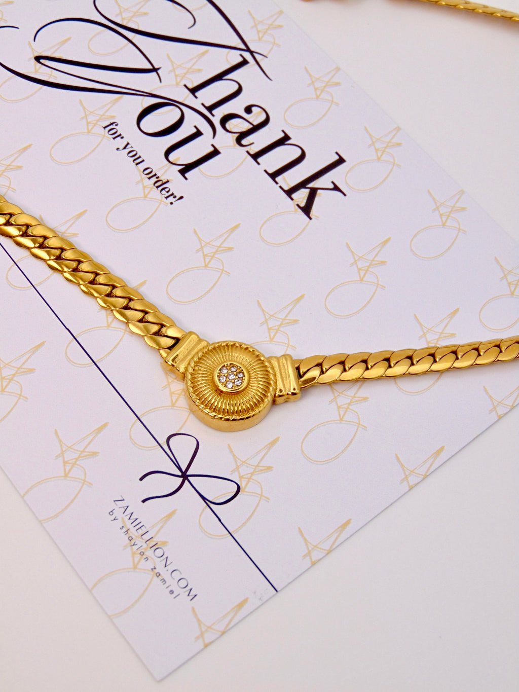 Élan Medallion Necklace