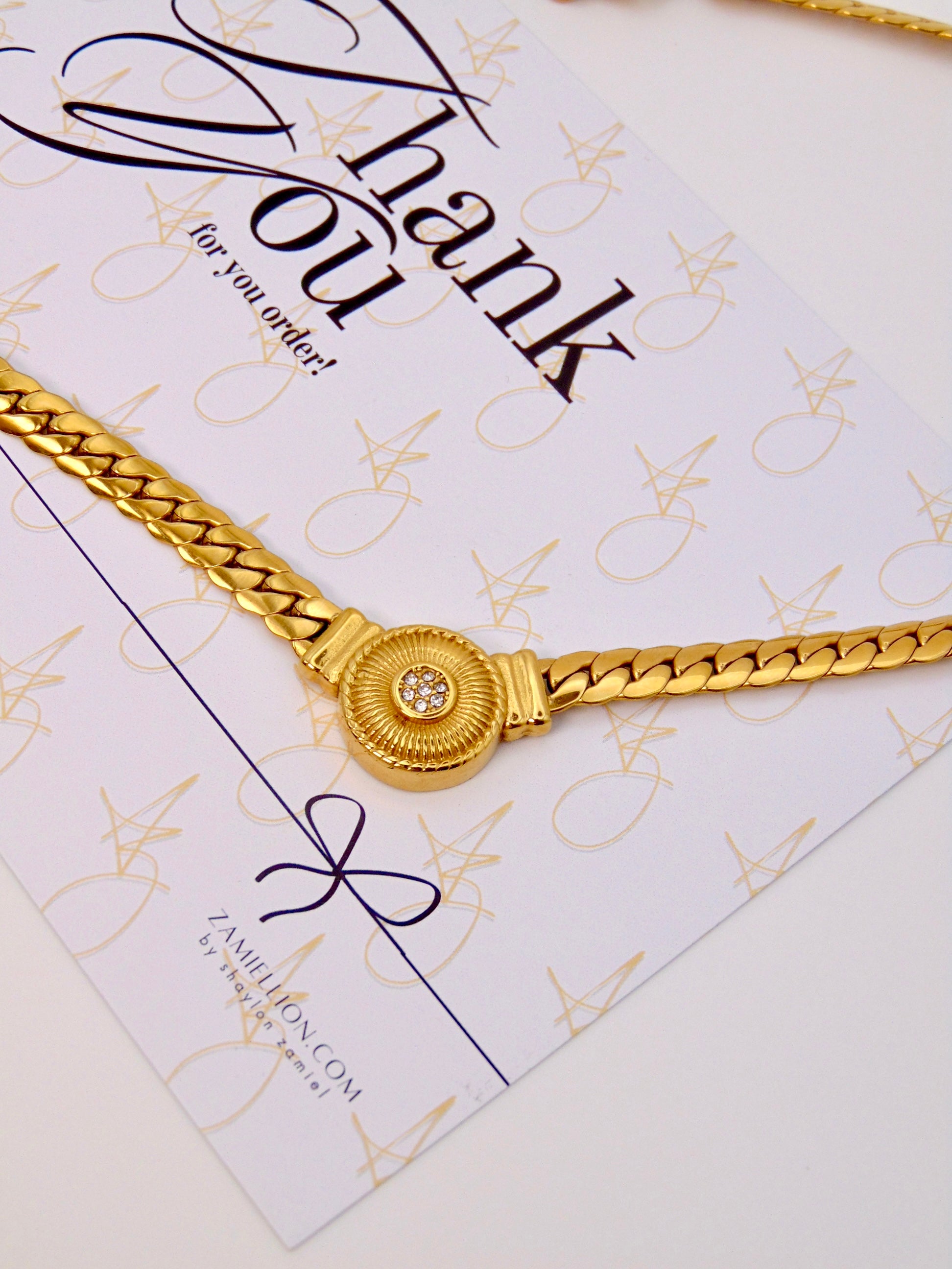 Élan Medallion Necklace
