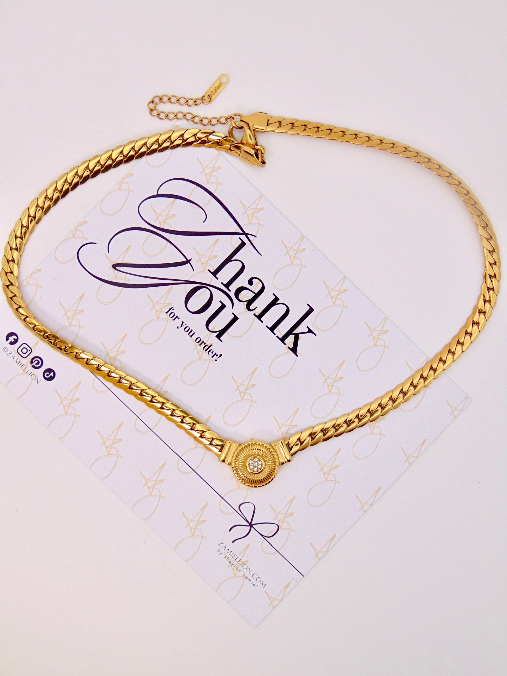 Élan Medallion Necklace