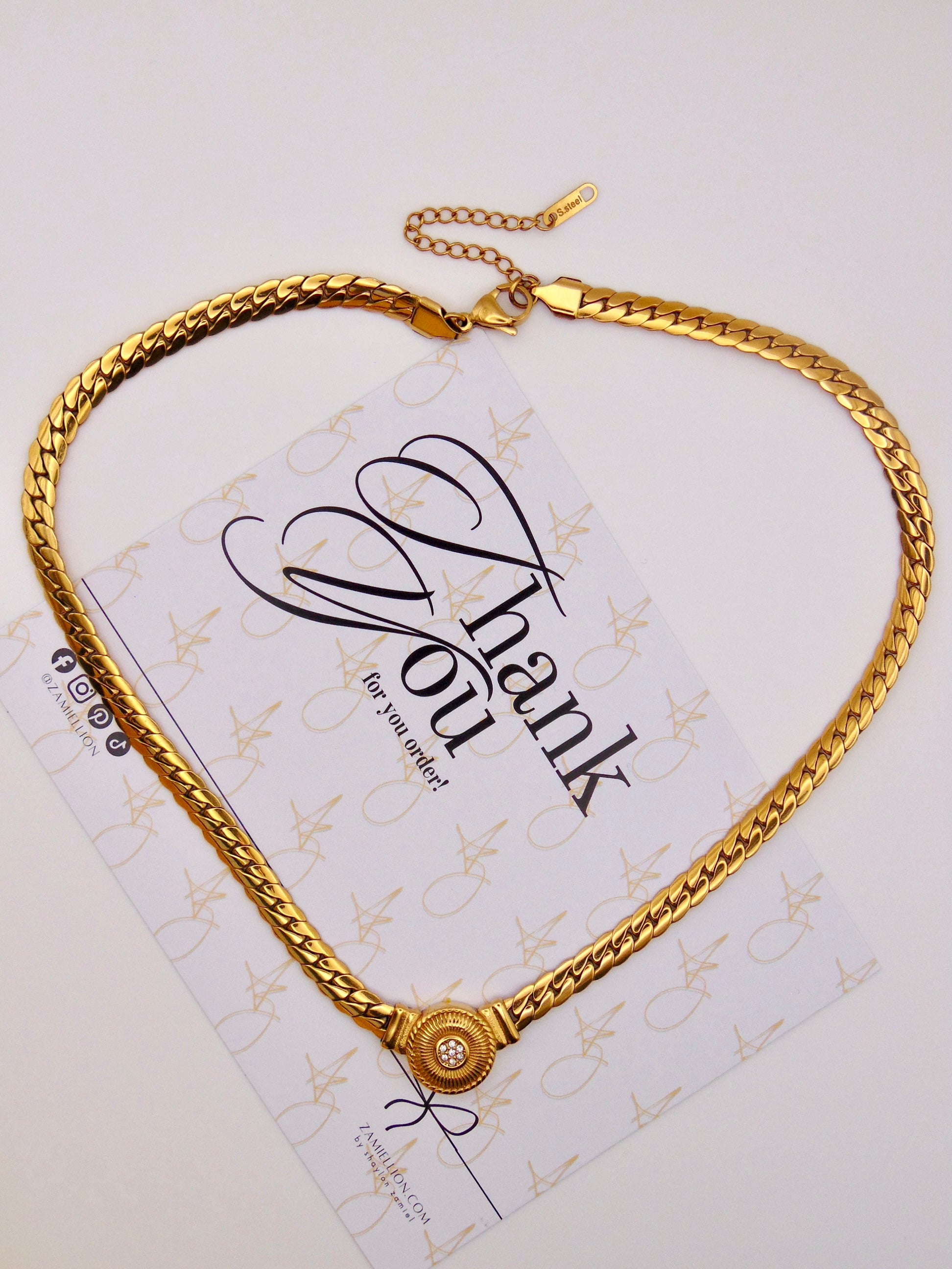 Élan Medallion Necklace